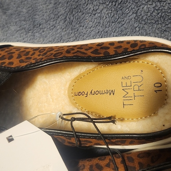 Time and Tru brand leopard print fur lined slip on sneakers. Size 10 NWT - Picture 5 of 5